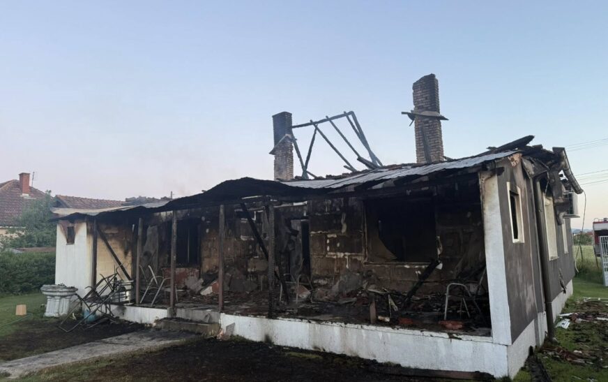 Vushtrri: Zjarr i fuqishëm dëmton rëndë shtëpinë e familjes Pllana