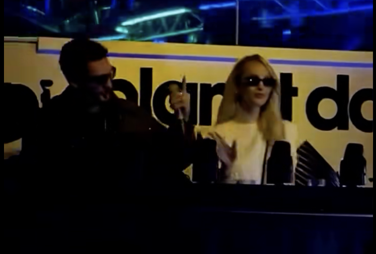 Një partnere si Selin, ngjitet në skenë me Gimbon (video)