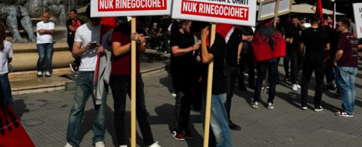 “Kjo gjuhë ka dëshmorë pas vetes”, nis protesta e studentëve shqiptarë në Shkup