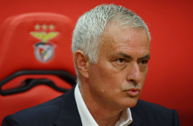 Ish-trajneri i Barcelonës pritet të jetë zëvendësues i Mourinhos te Benfica