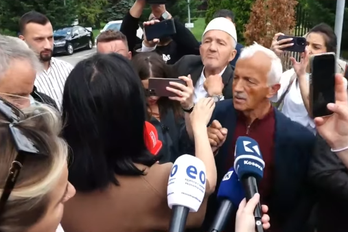 “Ti prej Prishtine po do me ruajt tokën tem, marre duhet me të ardhë”, protestuesit përplasen me Fitore Pacollin