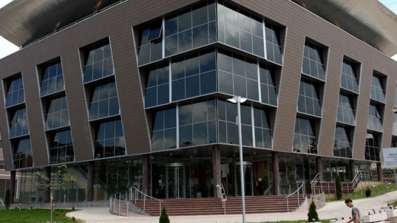 Ministria për rastin e drejtorit të dyshuar për ngacmim seksual: Të trajtohet me prioritet