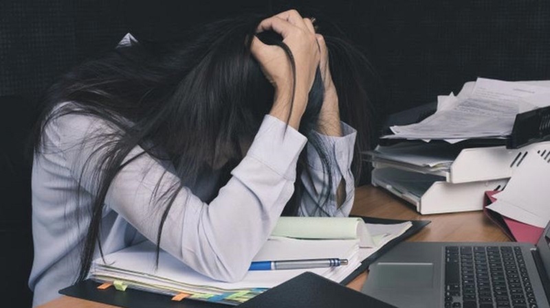 Qetësia mendore në punë: 6 teknika të thjeshta për të ulur stresin dhe rritur përqendrimin