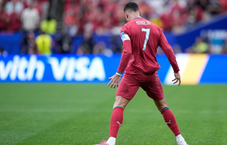 Ronaldo vendos dy rekorde për 45 minuta