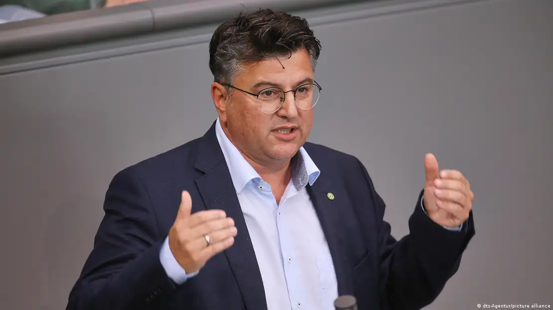 Deputeti gjerman në Bundestag kërkon kapjen e Radojiçiqit: Ende i lirë në Serbi
