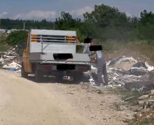 Hodhën bërllok aty ku s’duhet, nga 200 euro gjobë për dy ferizajas