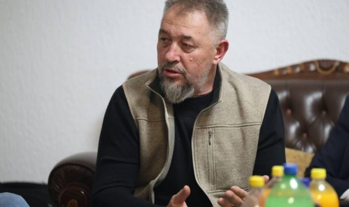 Lushtaku i reagon Sveçlës: Si dezertor i luftës që je, nuk mund të flasësh për burrëri