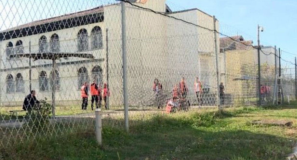 Arratisen 2 persona nga Qendra Korrektuese e Lipjanit, policia i kap dhe i kthen pas grilave