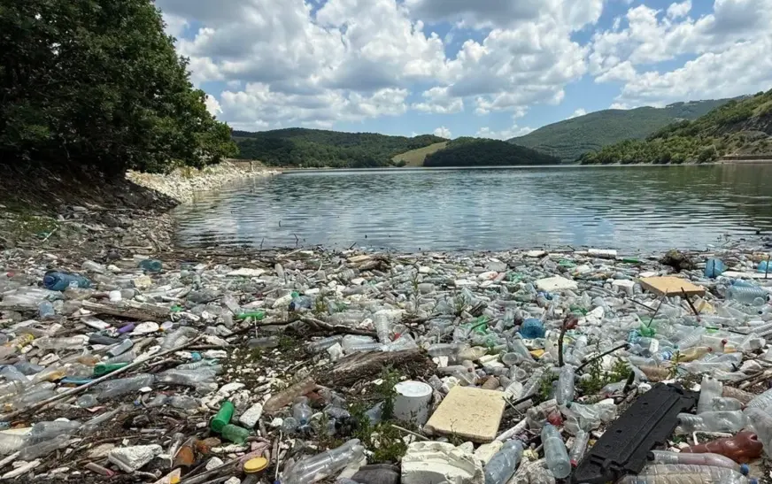 Pamje shqetësuese nga Badovci, ndotja kërcënon një nga burimet kryesore të ujit në Kosovë