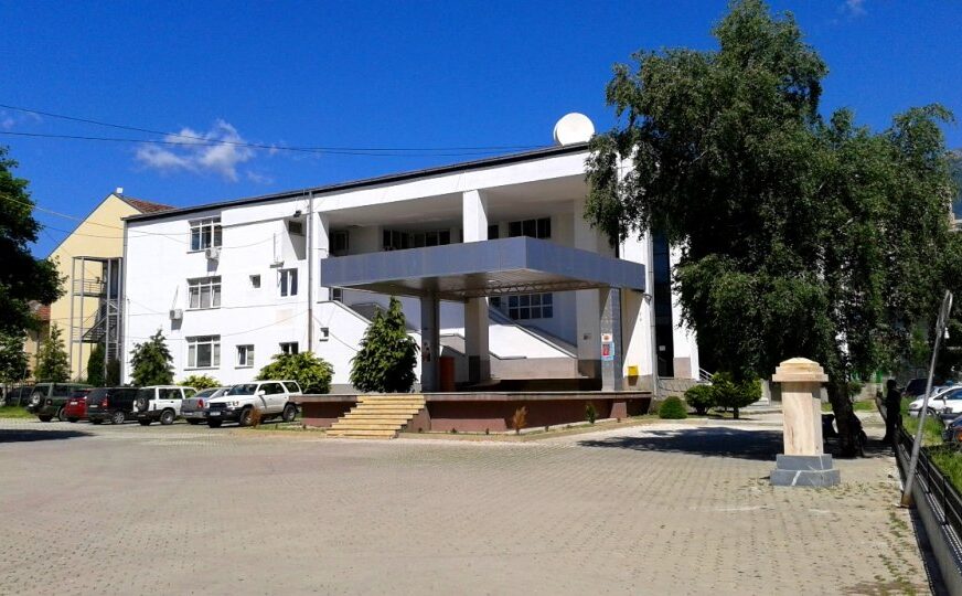 200 mijë euro nga investimet kapitale përfundojnë në paga jubilare e shujta në Deçan