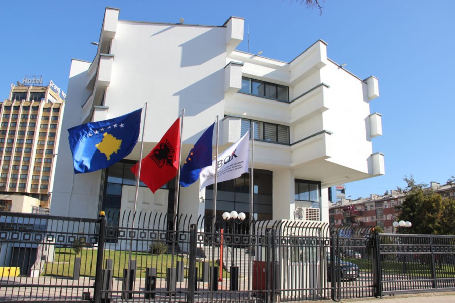 Bankat në Kosovë ulin disa nga tarifat e shërbimeve, theksohet rritja e konkurrencës dhe transparenca financiare