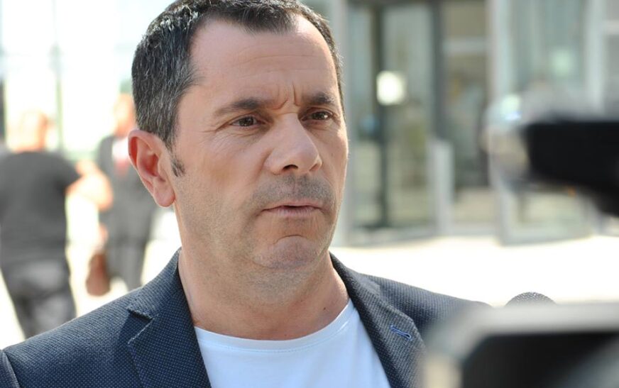Tomë Gashi: Personat që e ofendojnë Rifat Jasharin duhen përjashtuar nga partia