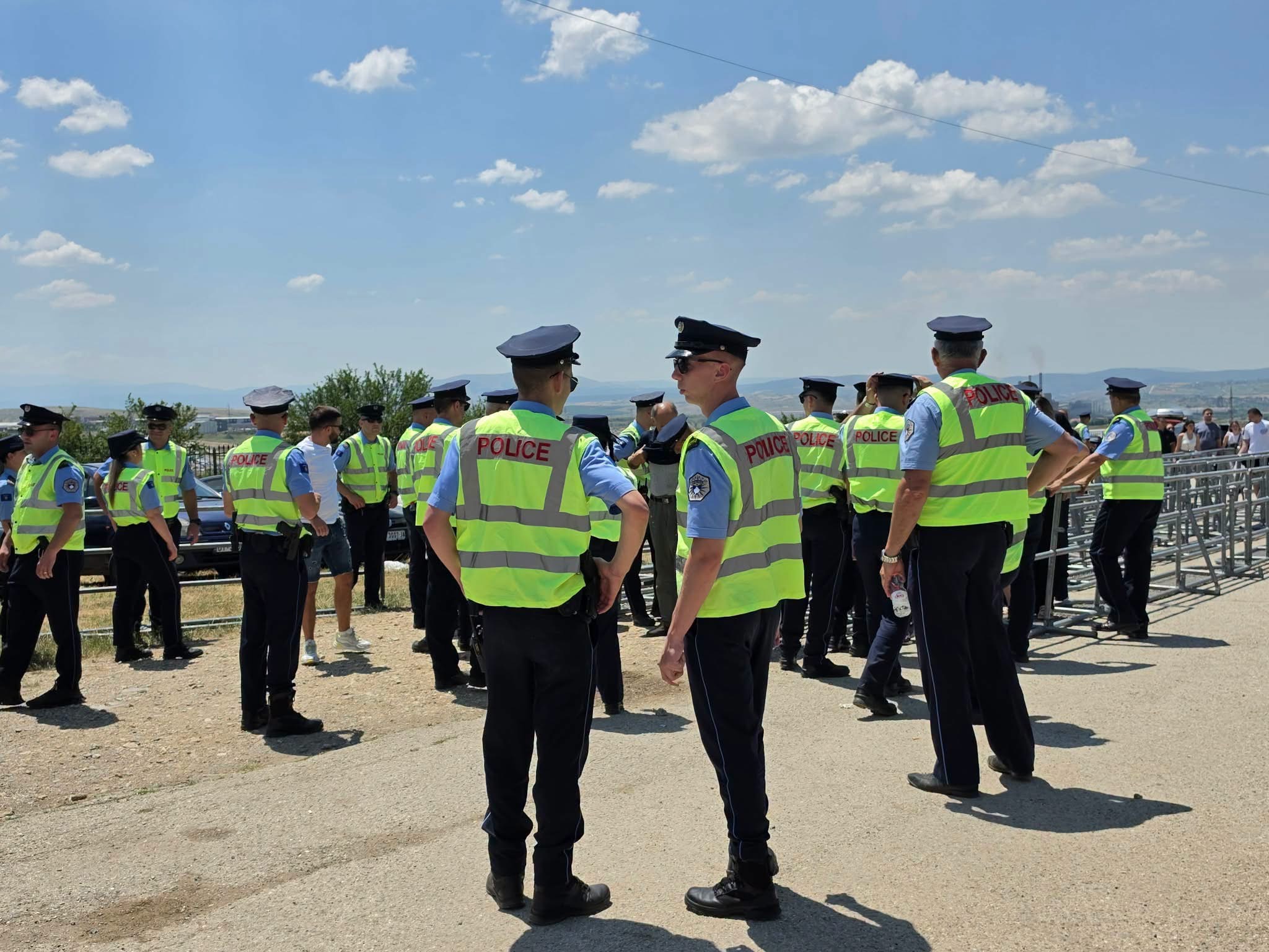 Kënduan këngë nacionaliste, Policia ndalon disa persona pas përfundimit të “Vidovdanit”