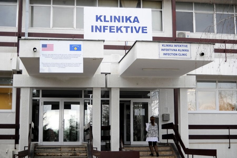 Tre pacientë me HIV në infektivë, njëri në gjendje të rëndë