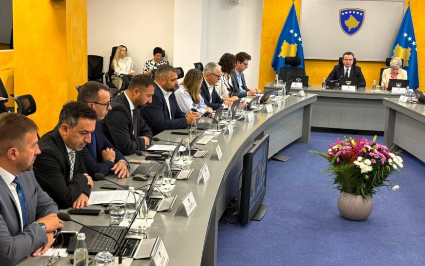 Qeveria pezullon përkohësisht tarifat e regjistrimit në Odën e Avokatëve, Gërvalla: Nuk janë në përputhje me ligjin