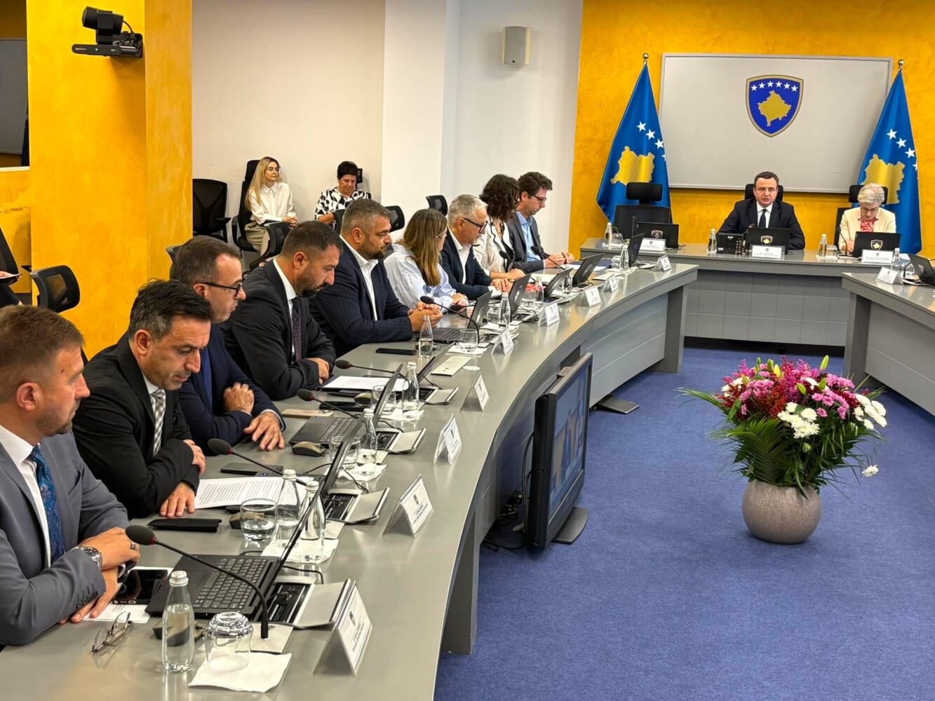 Qeveria pezullon përkohësisht tarifat e regjistrimit në Odën e Avokatëve, Gërvalla: Nuk janë në përputhje me ligjin