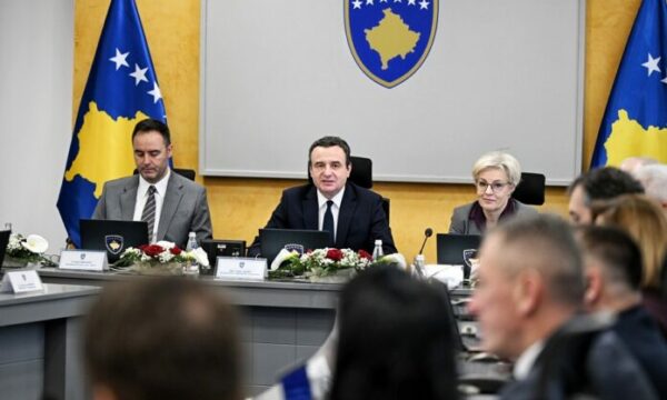Qeveria ndan 3 milionë euro për mbulimin e “Kartonit të Gjelbër” për mërgatën