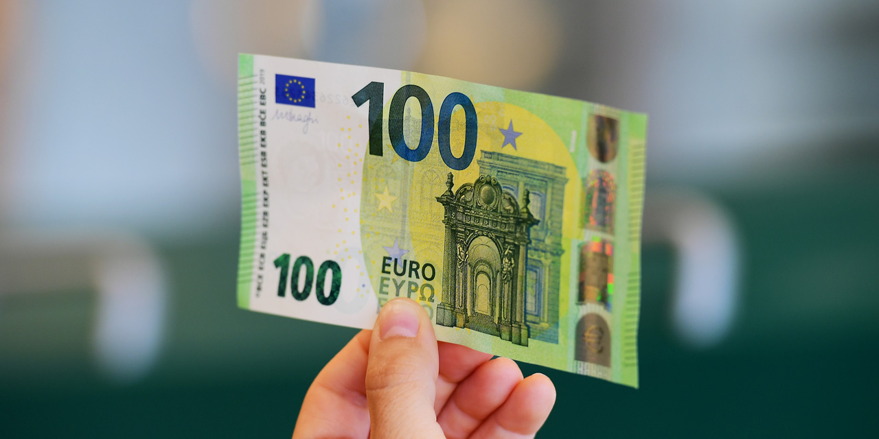 Nisin të dalin 100 euro për studentët