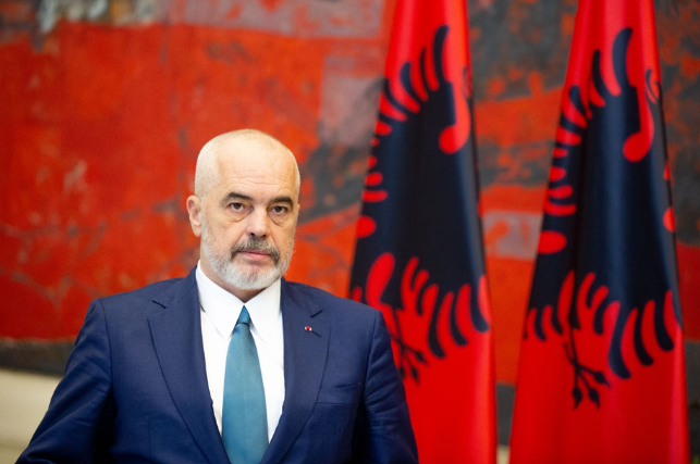 Edi Rama ndan fotografi: Gëzuar 27 vjetorin, Ditën e Çlirimit