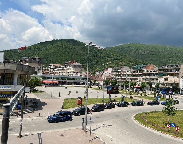 11 emërtime shqiptare hiqen nga rrugët e Tetovës, Qamili: Vendim kryekëput politik