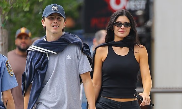 Kylie Jenner dhe Timothée Chalamet shfaqen të afërt gjatë shëtitjes në NY