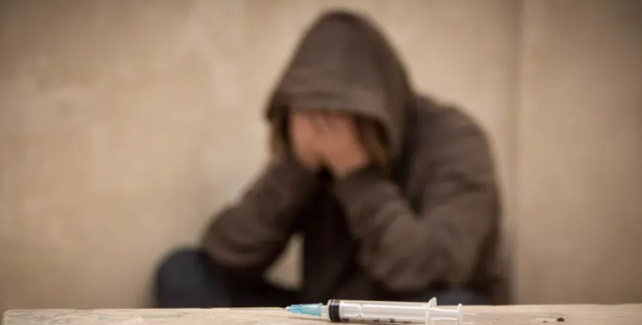 Më shumë se 35 mijë përdorues të drogave në Kosovë, zbret mosha e fillimit