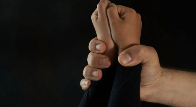 Arrestohet babai për dhunë ndaj djalit të tij të mitur, fëmija dërgohet në strehimore
