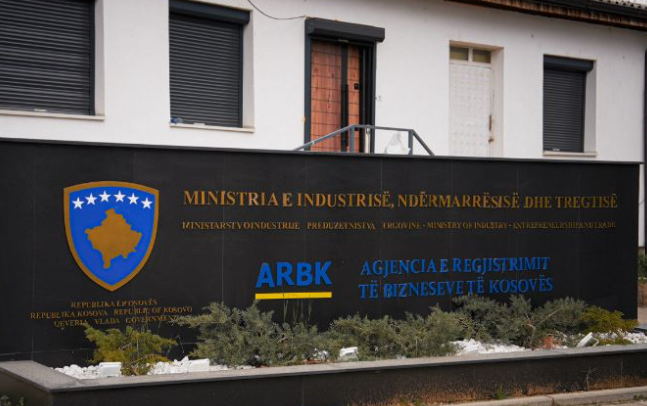 Bie numri i ndërmarrjeve të reja, shumica dërrmuese janë mikrobiznese