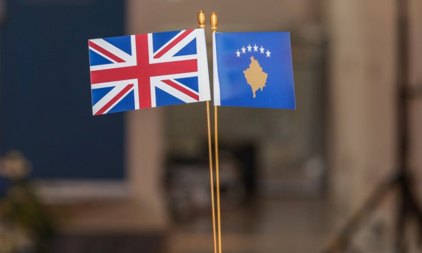 Britania e Madhe e paralajmëron Kosovën: Bllokada rrezikon mbështetjen ndërkombëtare