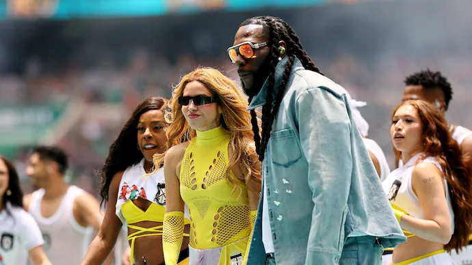Shakira dhe Burna Boy elektrizojnë hapjen e Kupës së Botës me këngën “Dai Dai”