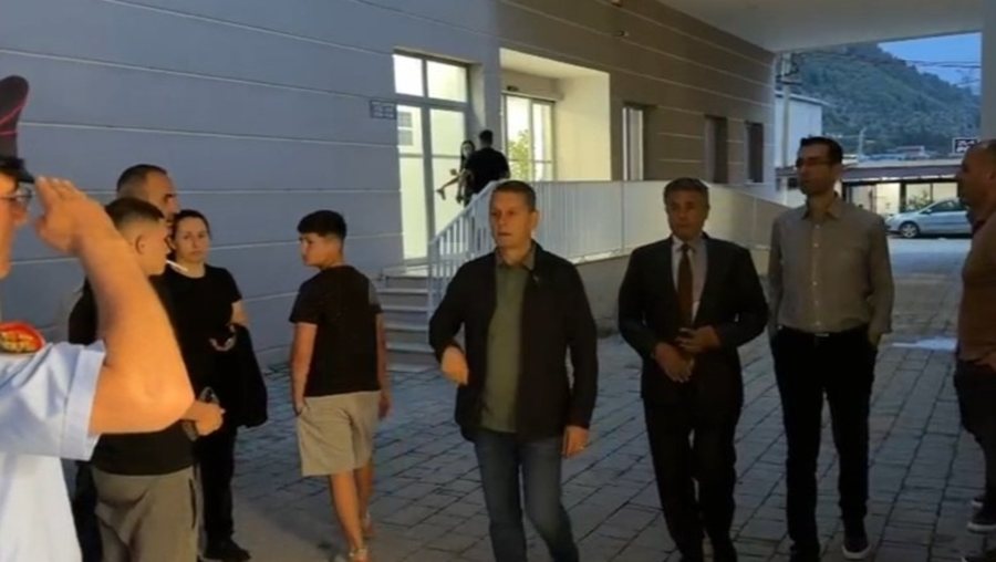 Ambasadori Durmishi viziton të rinjtë që i mbijetuan tragjedisë te Rana e Hedhun