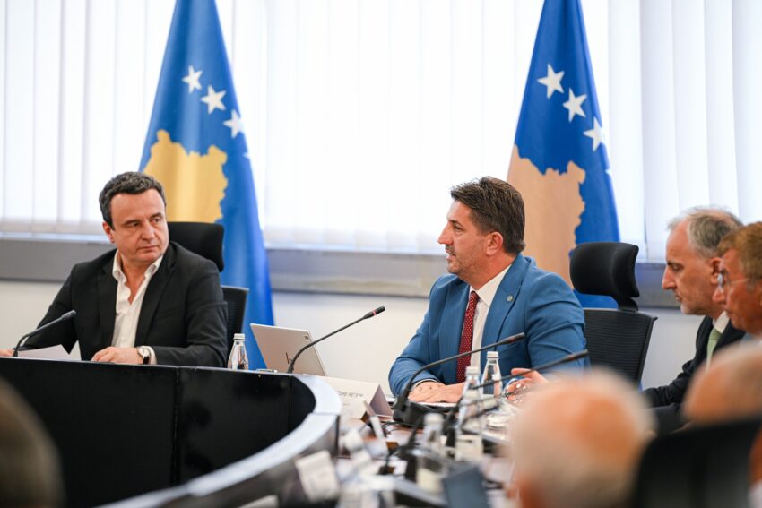Kurti merr pjesë në lansimin e raportit të Institutit të Krimeve të Kryera Gjatë Luftës në Kosovë
