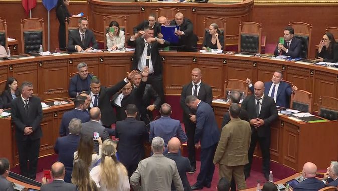 Lag Ramën me ujë, Gazment Bardhi përjashtohet nga seanca