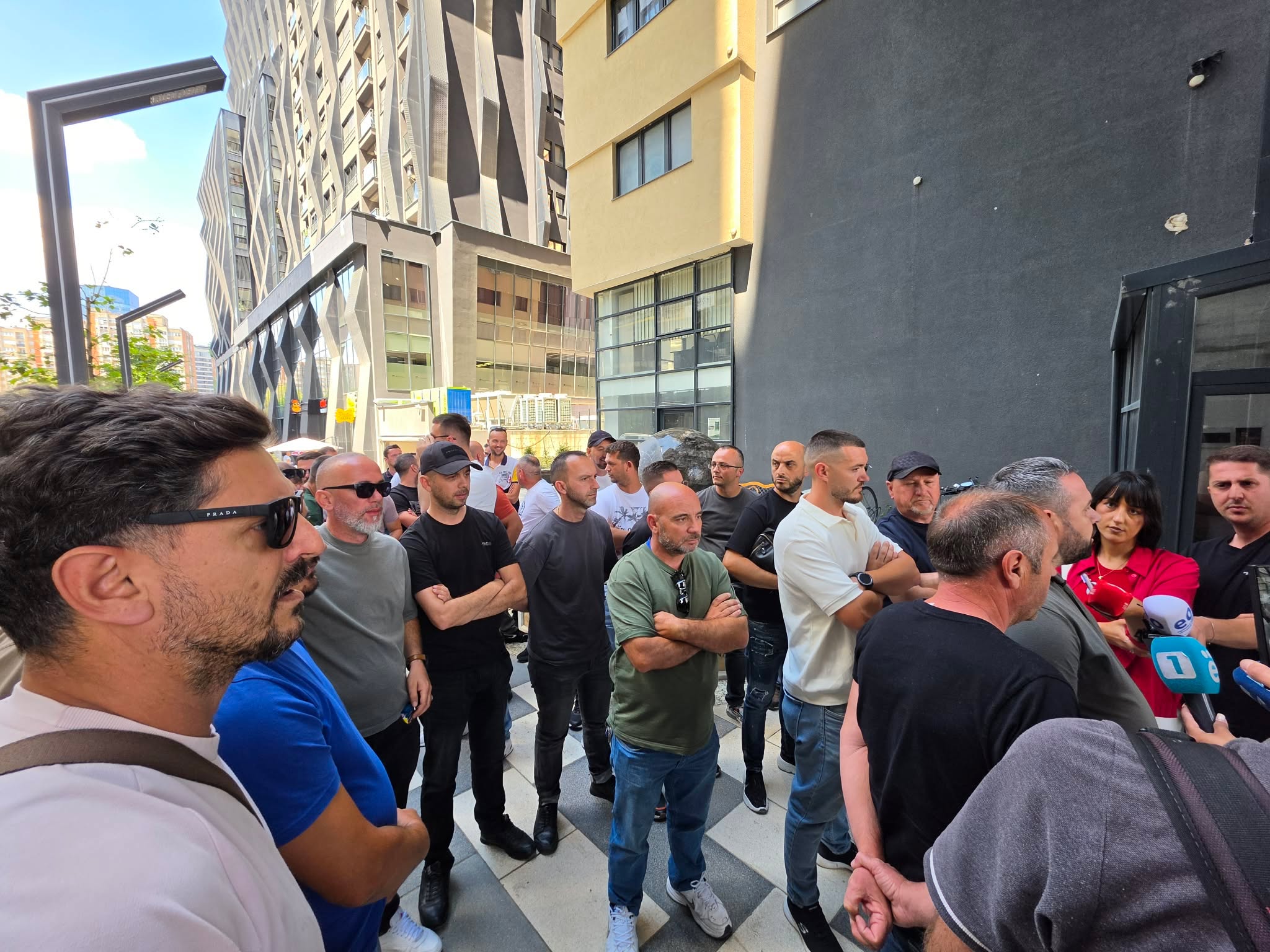 Punëtorët e “Prishtina Parking”-ut protestojnë për mospagesën e pagave