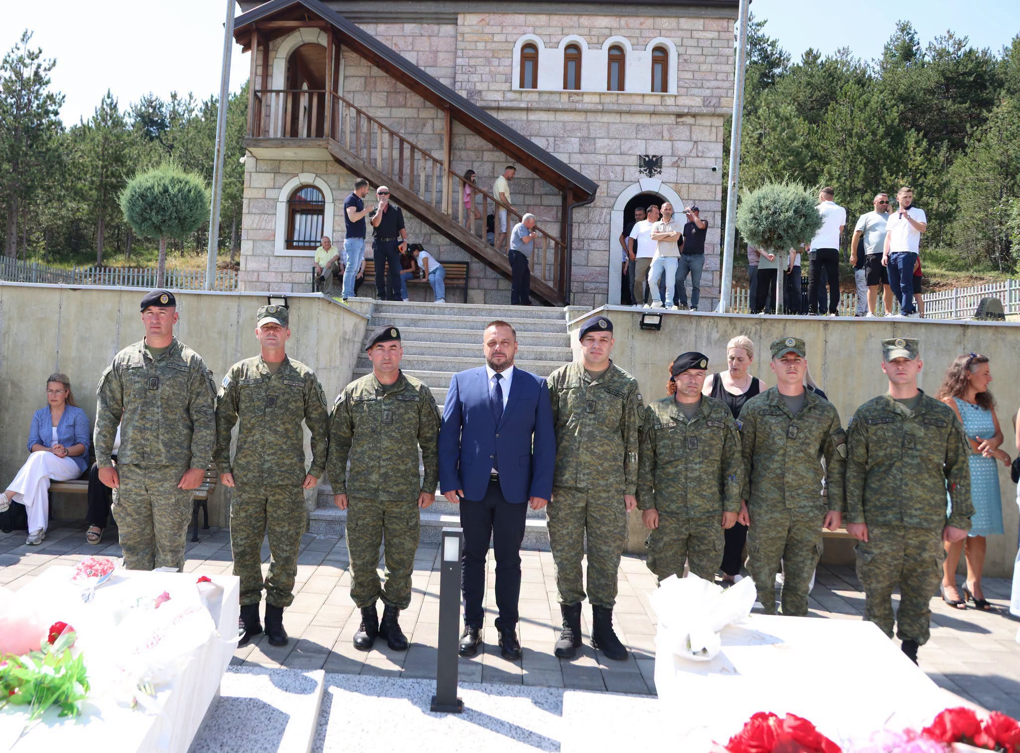 Maqedonci bën homazhe në Morinë: Dëshmorët janë themeli i Republikës së Kosovës