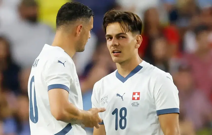Xhaka dhe Jashari nga minuta e parë, publikohen formacionet e Zvicrës dhe Kolumbisë