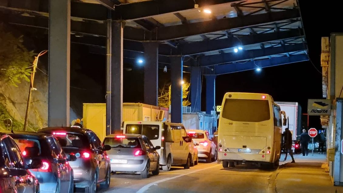 Kolona në kufi: 2 orë pritje në Muçibabë