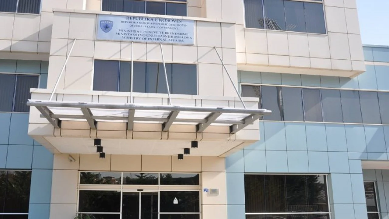 Arrestohen zyrtarë të MPB-së, dyshohen për keqpërdorim të procedurave për lejeqëndrime të të huajve