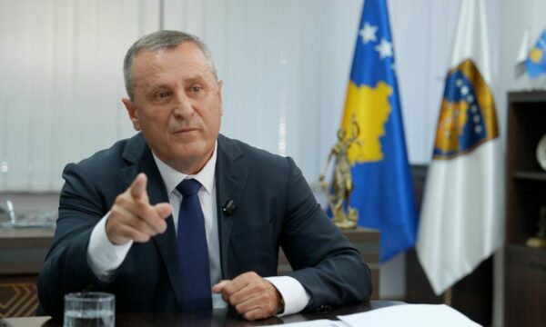 “Nuk bie pre e askujt, kaq” – Blerim Isufaj nuk i komenton deklarat e Kurtit