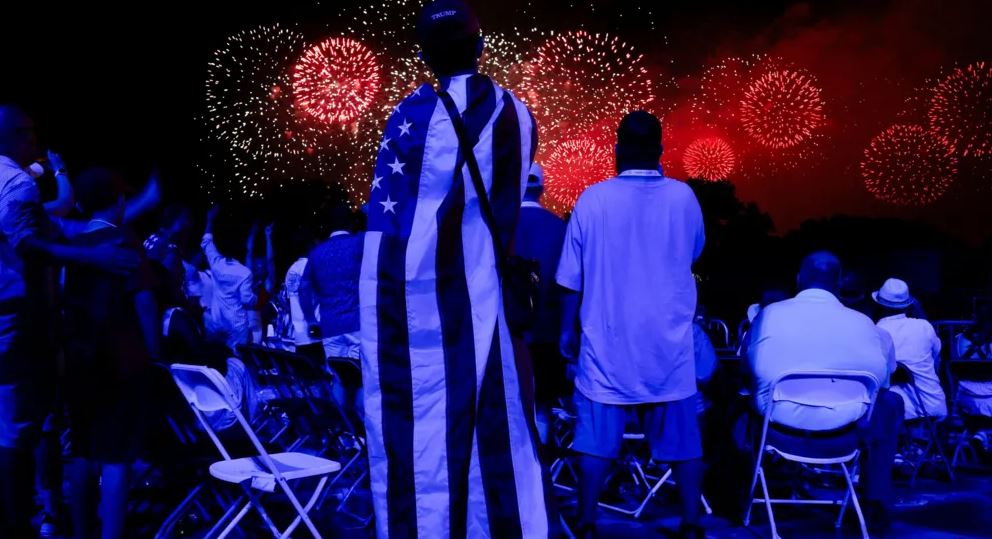 SHBA feston 250-vjetorin e Pavarësisë mes ceremonive madhështore dhe sfidave nga moti