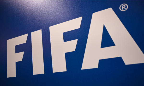 FIFA i kundërpërgjigjet UEFA-s: Askush nuk po e nxjerr futbollin në shitje