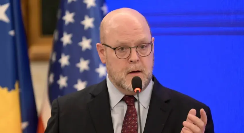 Hovenier: Kosova rrezikon ta humbasë besimin e Uashingtonit nëse nuk vepron