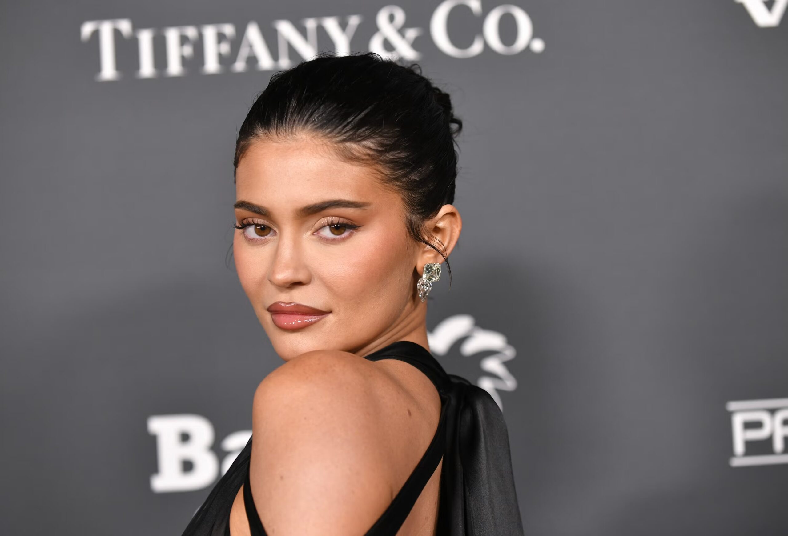 Nga 250 mijë dollarë në një perandori bukurie/ Si Kylie Jenner ndërtoi markën që pushtoi botën