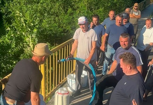Me traktorë e cisterna, fermerët e qumështit protestojnë nesër para Ministrisë, kanë tri kërkesa urgjente