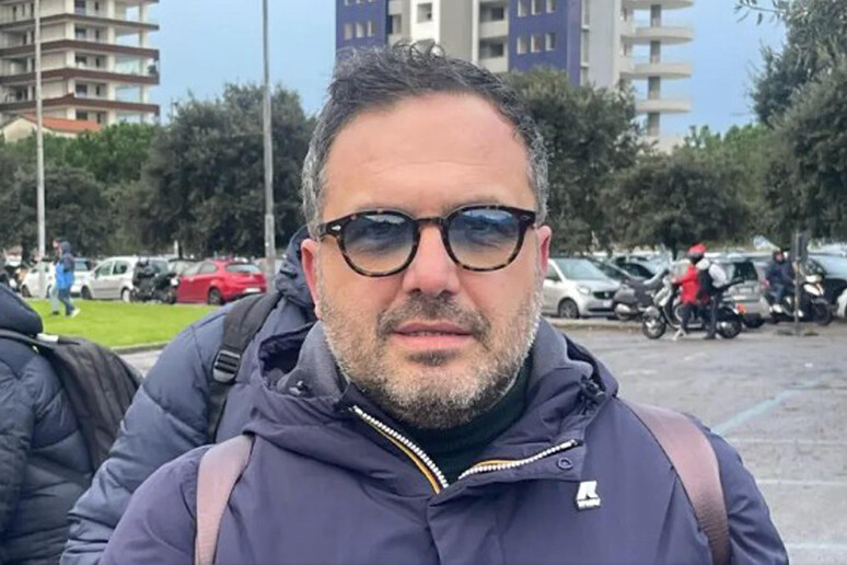 Gazetari sportiv vritet në Itali, autorët i vënë flakën trupit