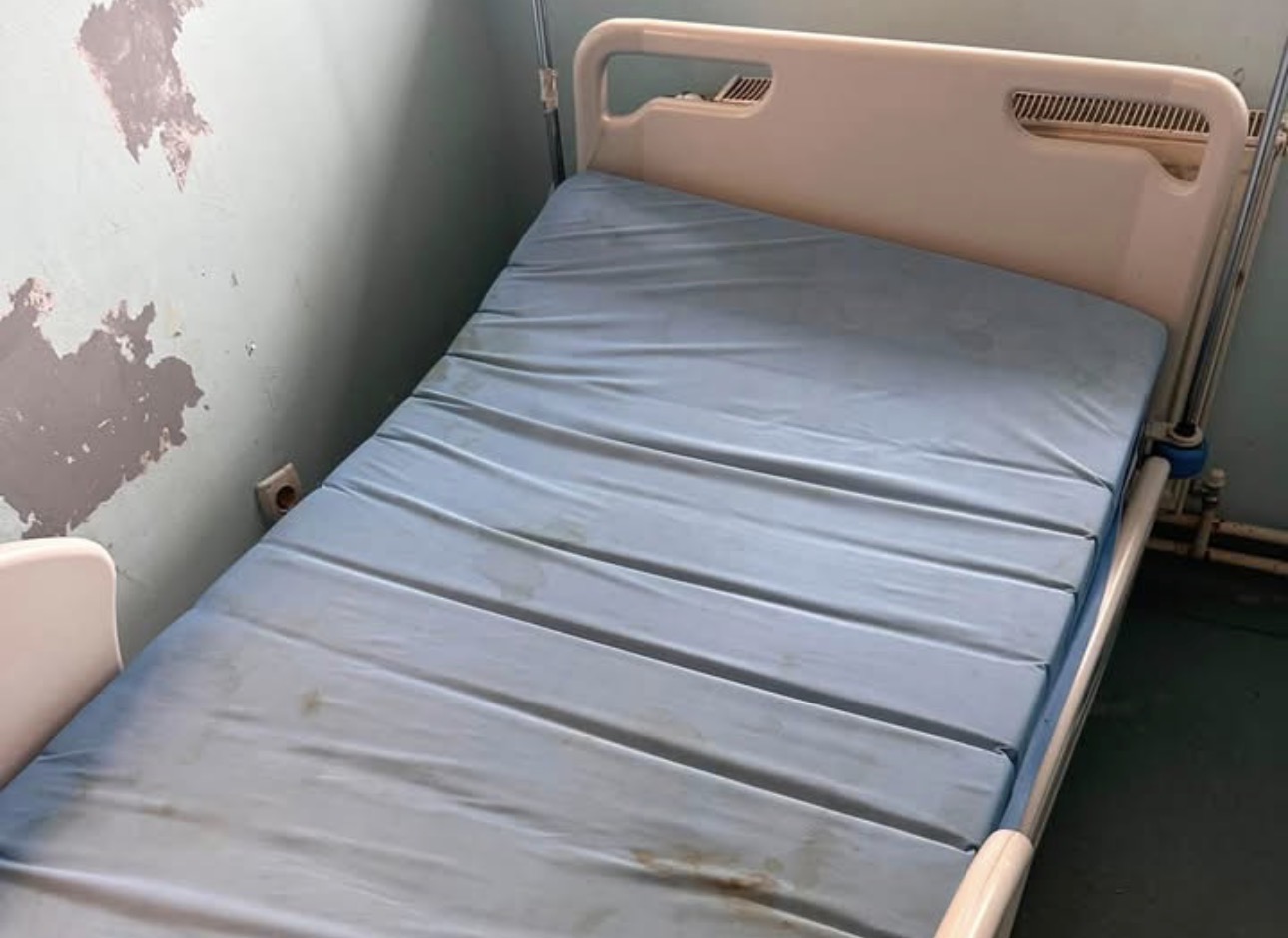 Qytetarja publikon gjendjen në Pediatrinë e QKUK-së: Nuk po kërkojmë luks, por minimumin