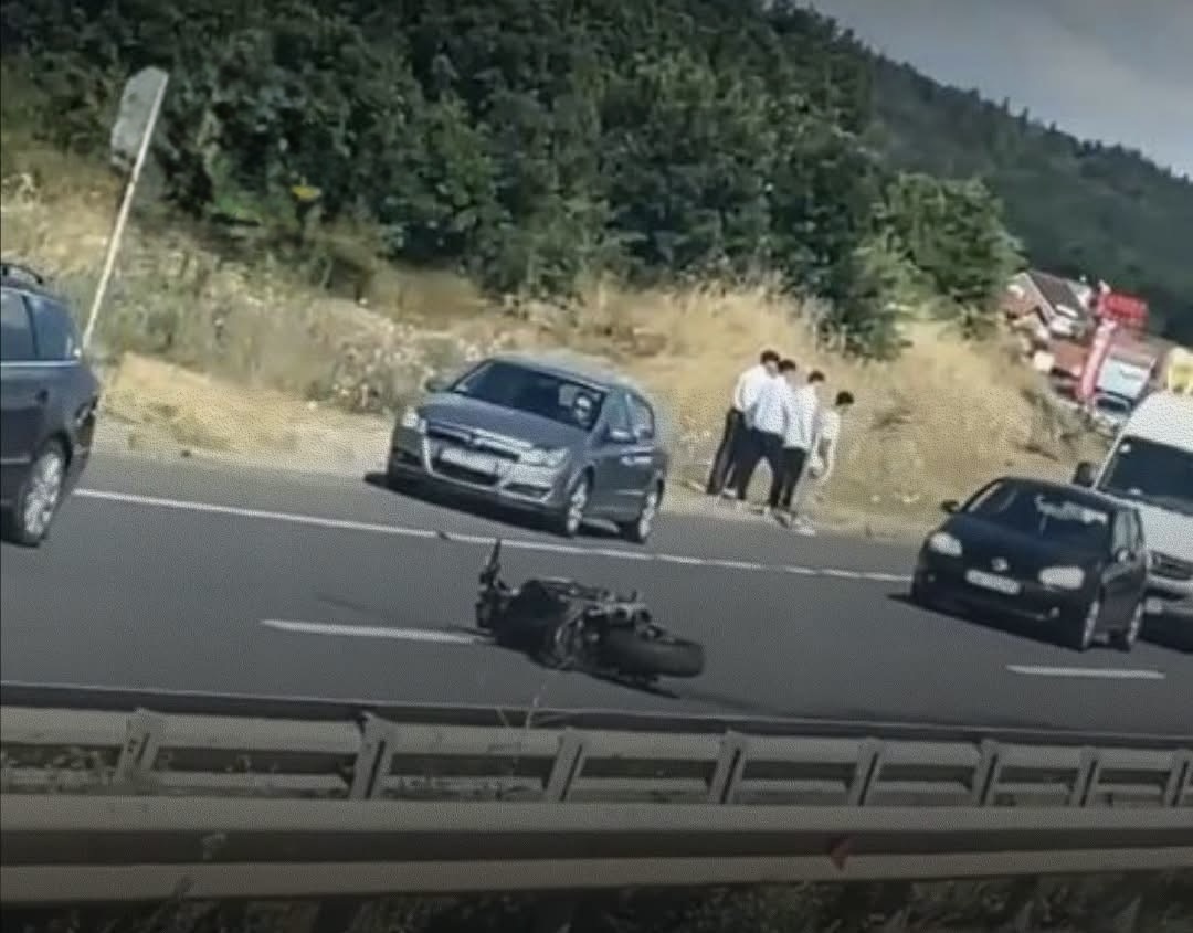 Vetaksident me fatalitet në magjistralen Prishtinë-Pejë, vdes motoristi