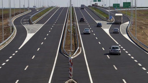 Nesër kufizohet qarkullimi i automjeteve të rënda në autostrada për shkak të temperaturave të larta