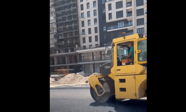 Përparim Rama: Nisi asfaltimi te rrethi që lidh rrugën A me rrugën B