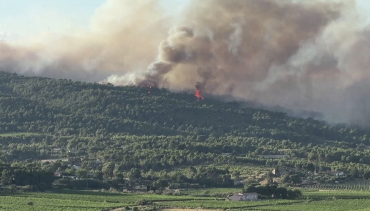 Spanja dhe Franca po digjen/ Zjarret detyrojnë mbi 250 mijë banorë të braktisin shtëpitë, boshatisen qytetet
